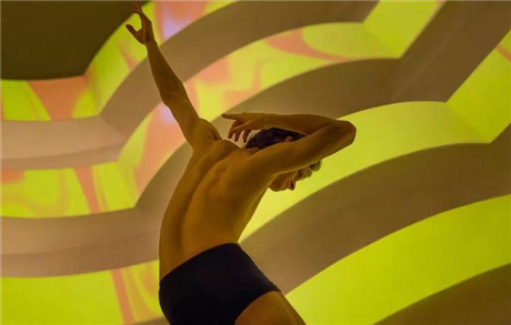 Daniil Simkin: Falls the Shadow